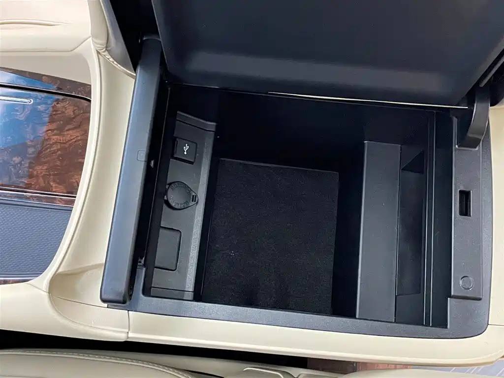 Toyota Alphard 2021 Hybrid 2.5L Luxury фото 27