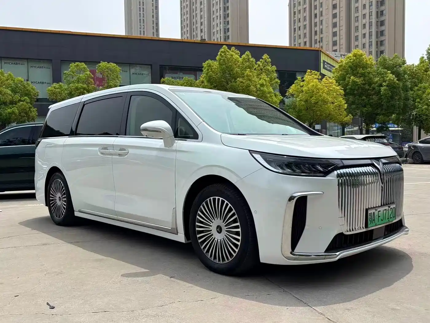 Voyah Auto Voyah Dreamer 2025 PHEV AWD Flagship Kunpeng Edition фото 3
