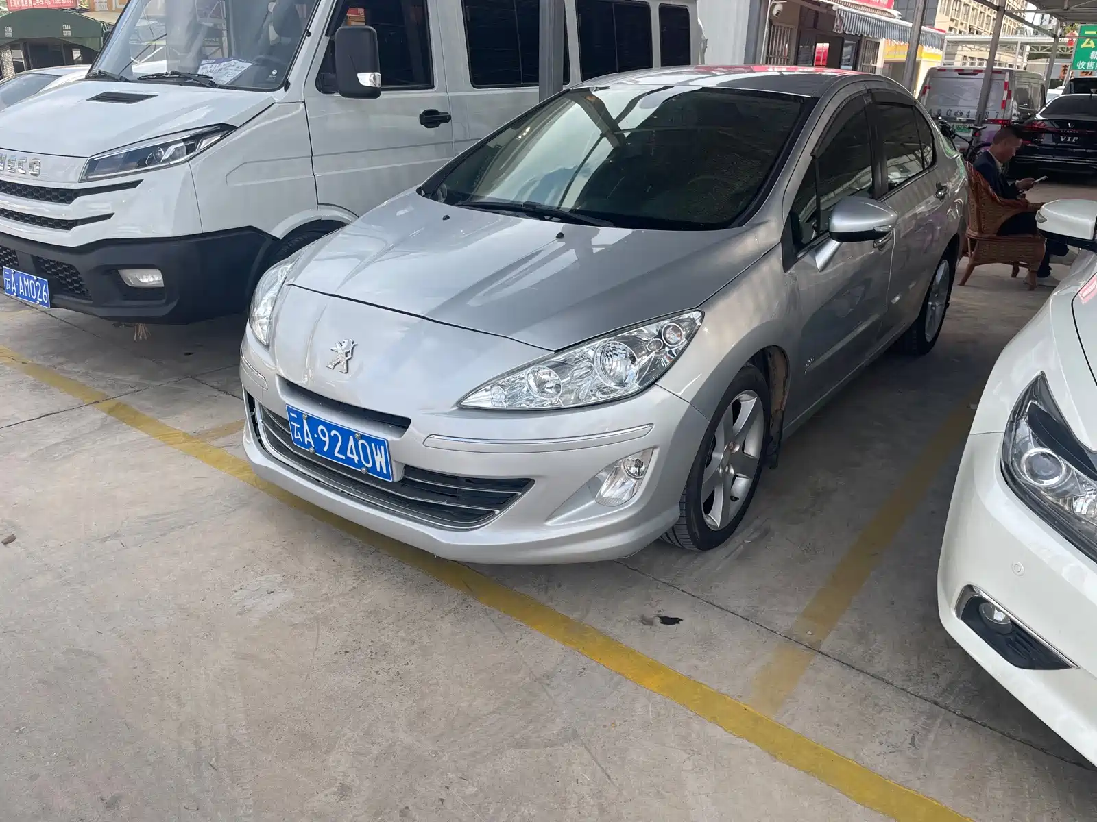 Photo 1 - Peugeot 408