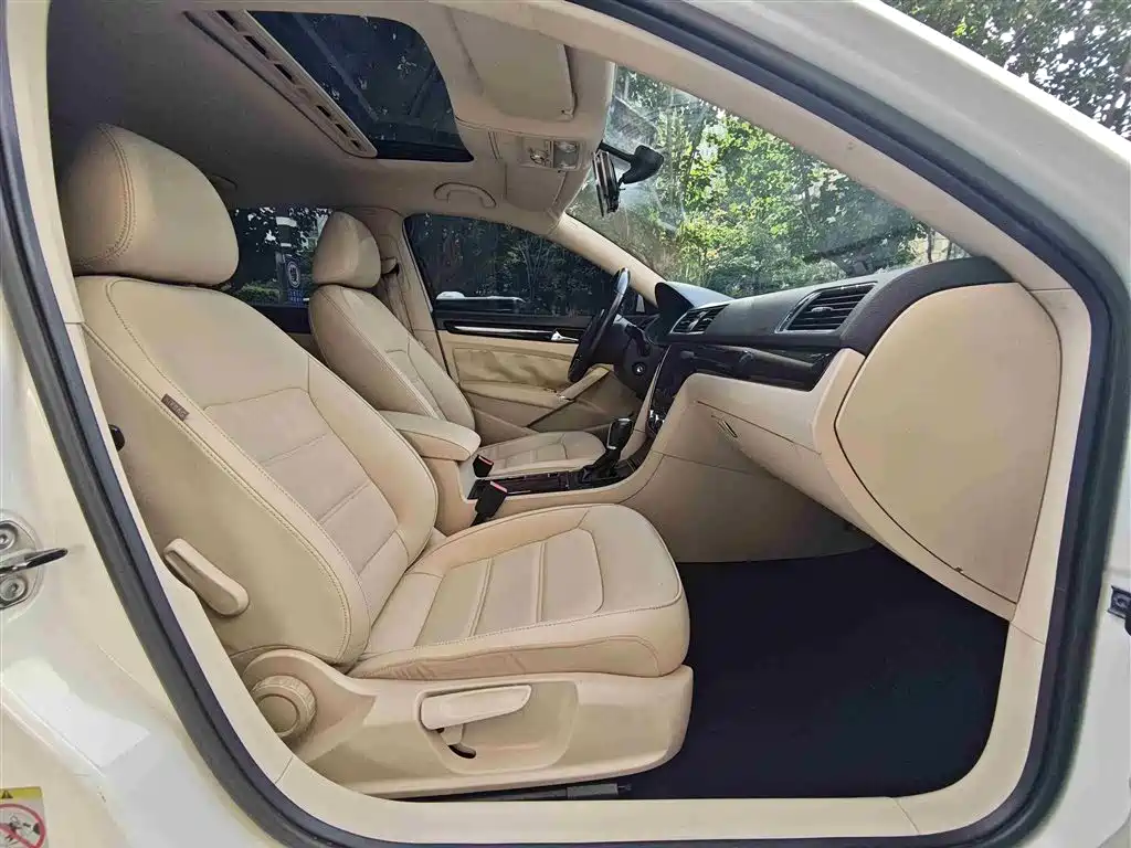 Volkswagen Passat 2011 1.8TSI DSG Honor Edition фото 9