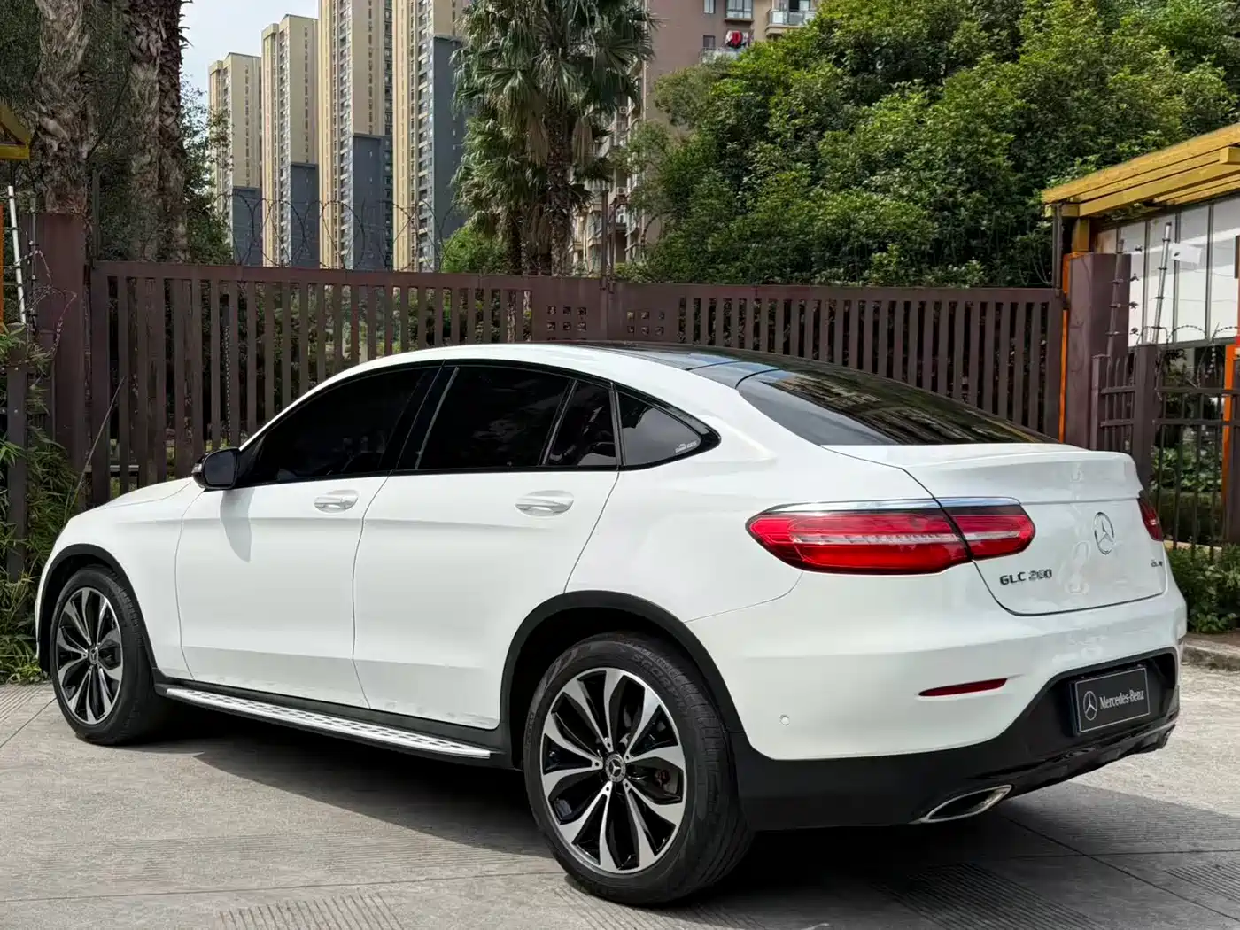 Mercedes-Benz GLC Coupe 2018 GLC 260 4MATIC Coupe SUV фото 38