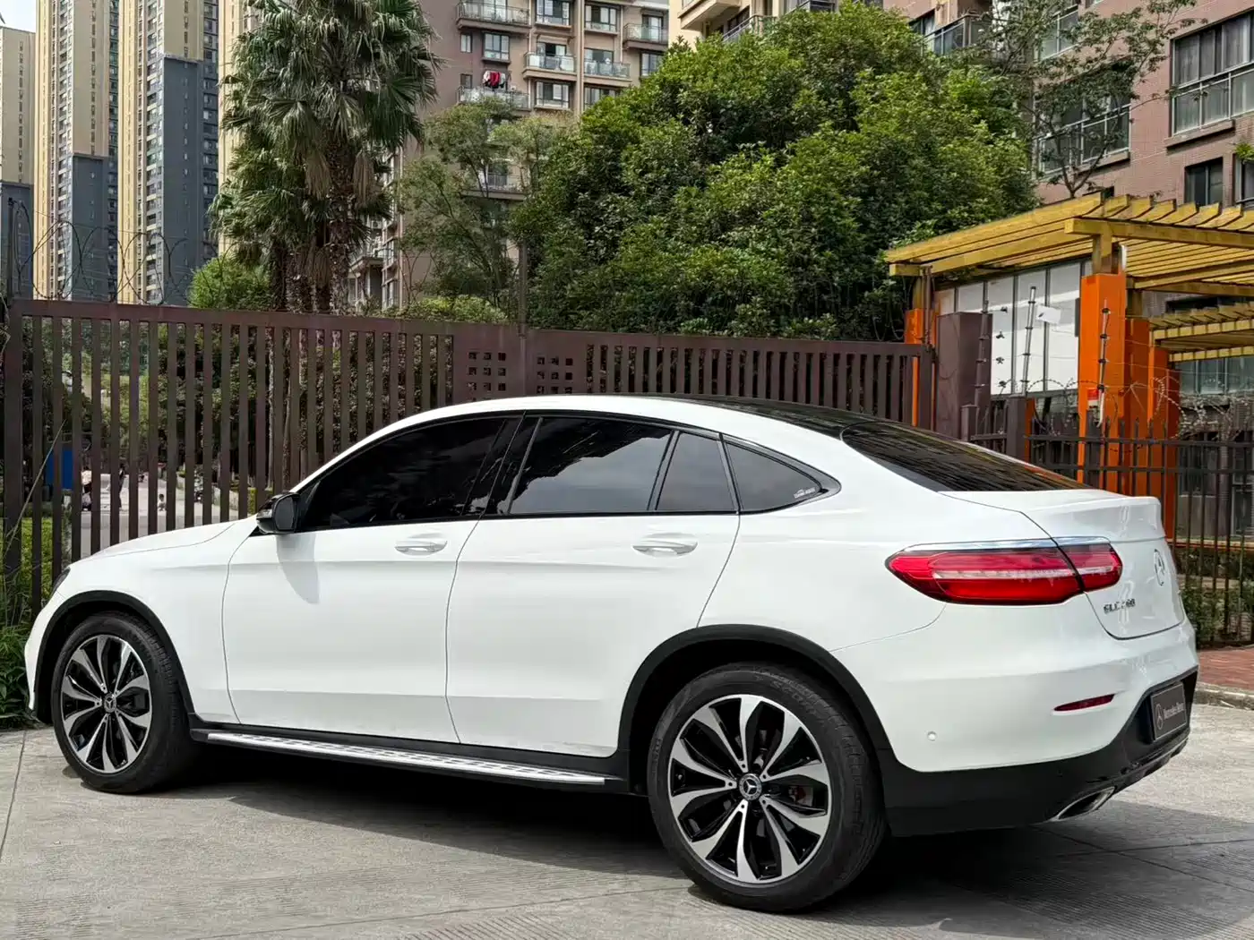 Mercedes-Benz GLC Coupe 2018 GLC 260 4MATIC Coupe SUV фото 36
