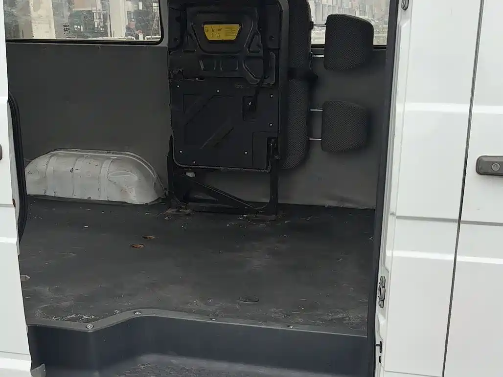 Iveco Daily 2019 2020 Model 2.5T A35 Bus Single-Tire Medium Roof 5-9 Seats with Side Sliding Door China V