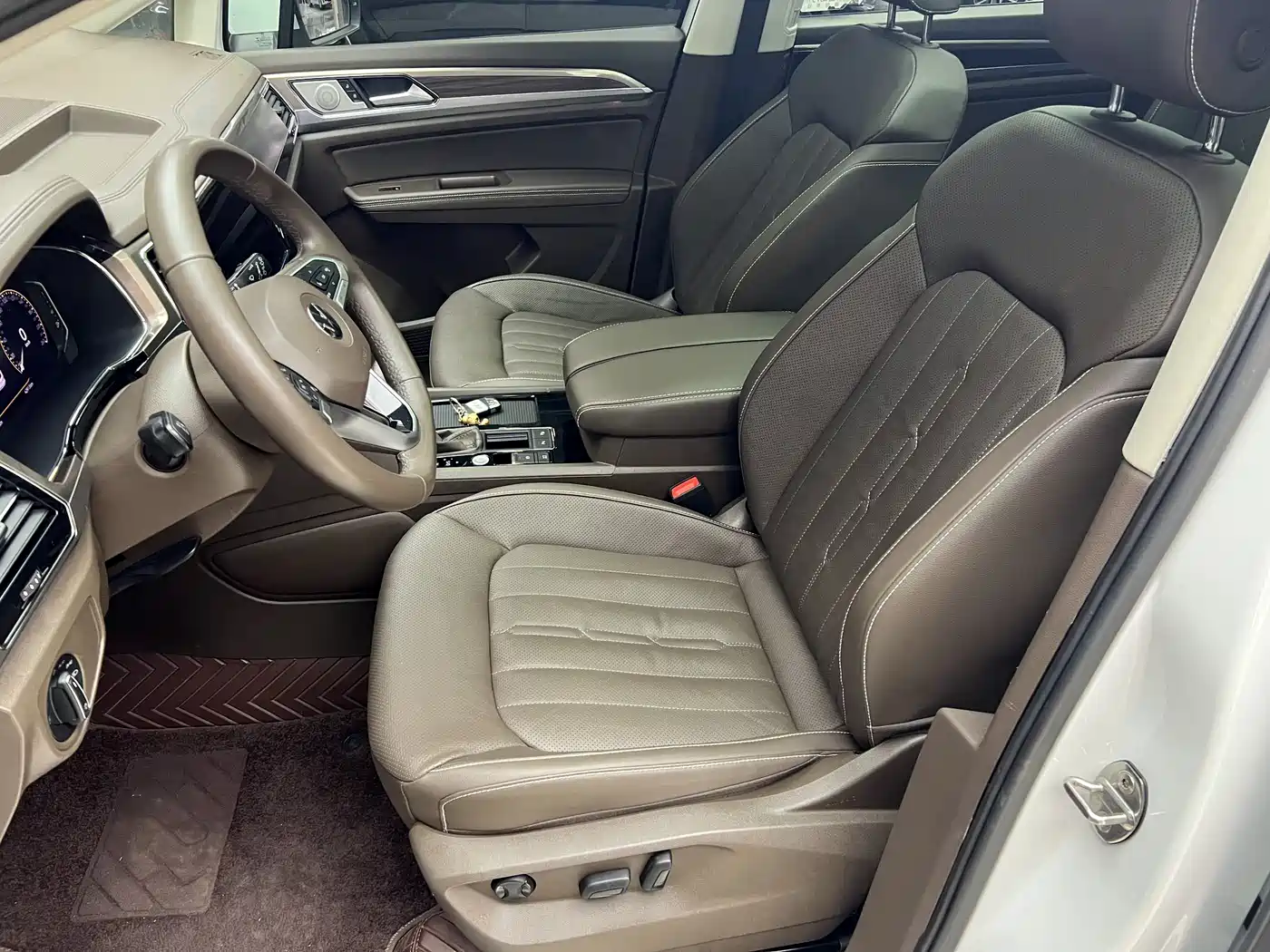 Volkswagen Viloran 2020 330TSI Luxury Edition фото 12