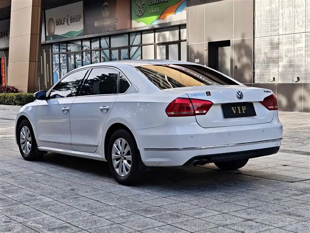 Volkswagen Passat 2011 1.8TSI DSG Honor Edition фото 16