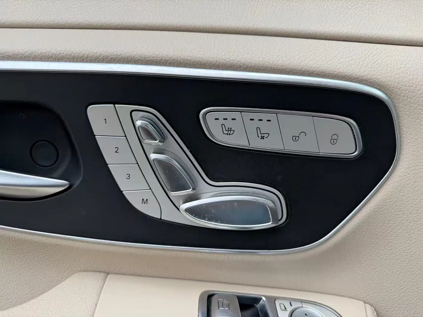 Mercedes-Benz V-Class 2017 Model V 260 L Premium Extended Edition фото 7