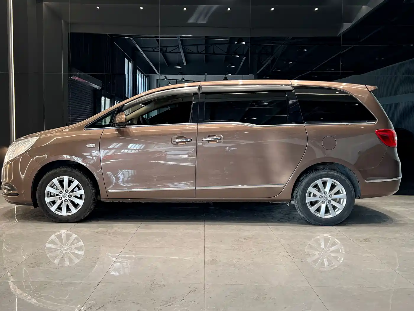 Buick GL8 2018 28T Luxury Model China VI фото 4