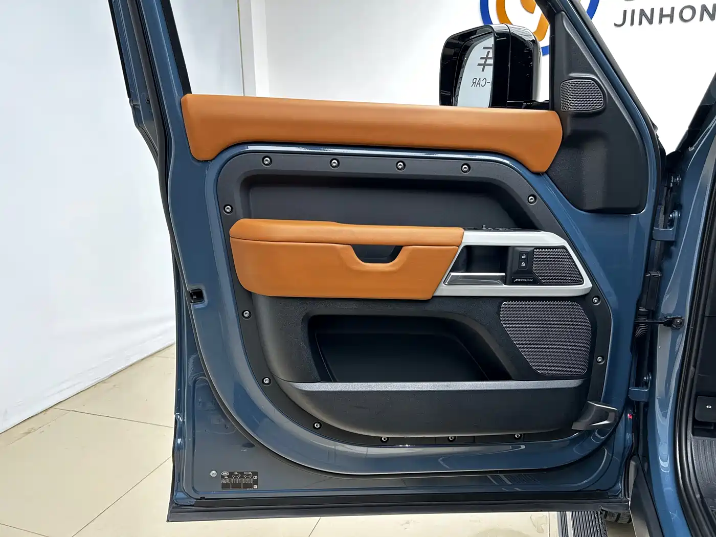 Land Rover Defender 2024 110 3.0T P400 X-DYNAMIC HSE фото 4