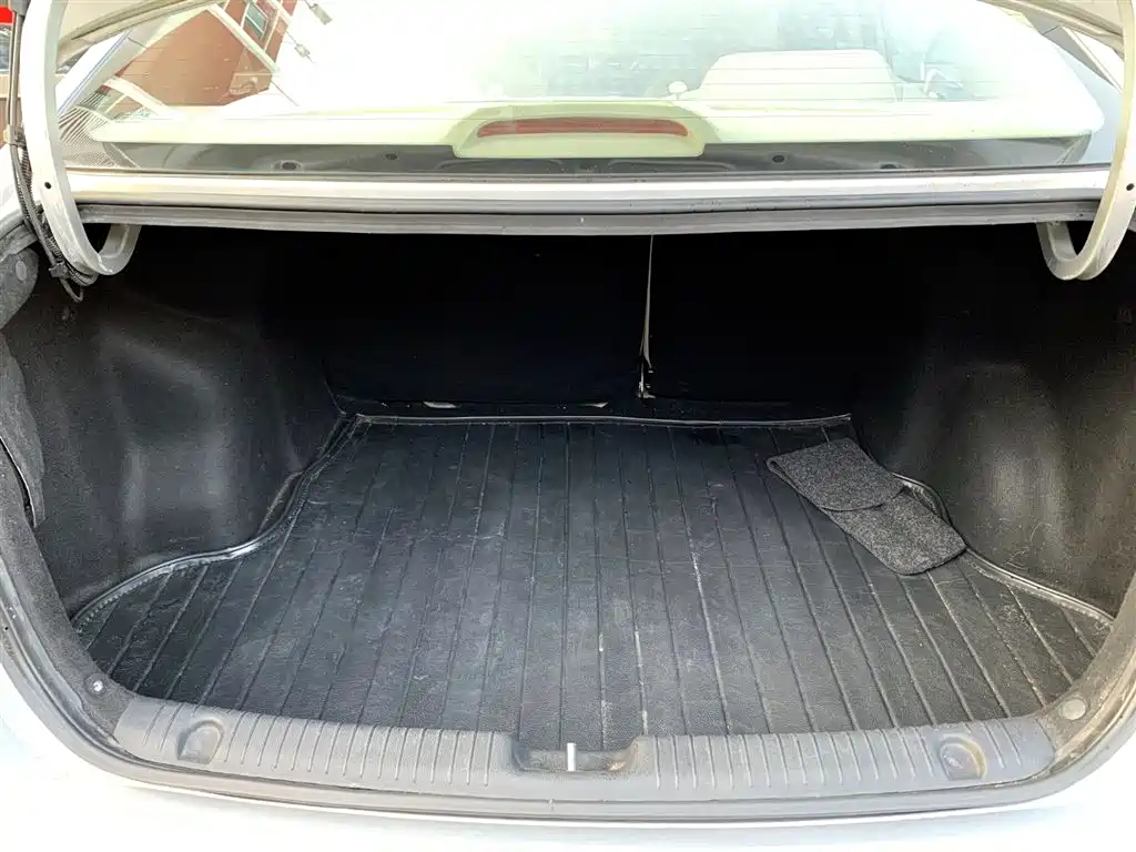 Kia K2 2012 Sedan 1.6L AT Premium Commemorative Edition фото 15