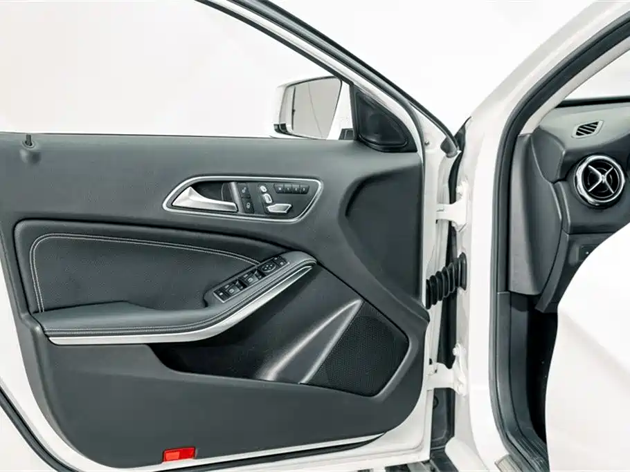Mercedes-Benz GLA 2017 GLA 200 Dynamic фото 17