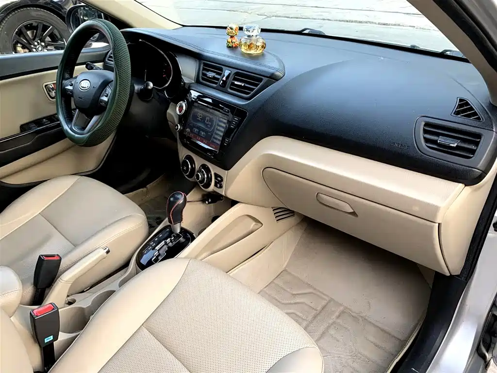 Kia K2 2012 Sedan 1.6L AT Premium Commemorative Edition фото 13