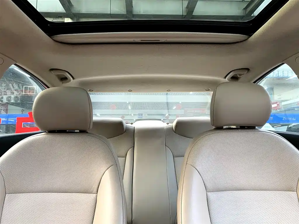 Kia K2 2012 Sedan 1.6L AT Premium Commemorative Edition фото 14