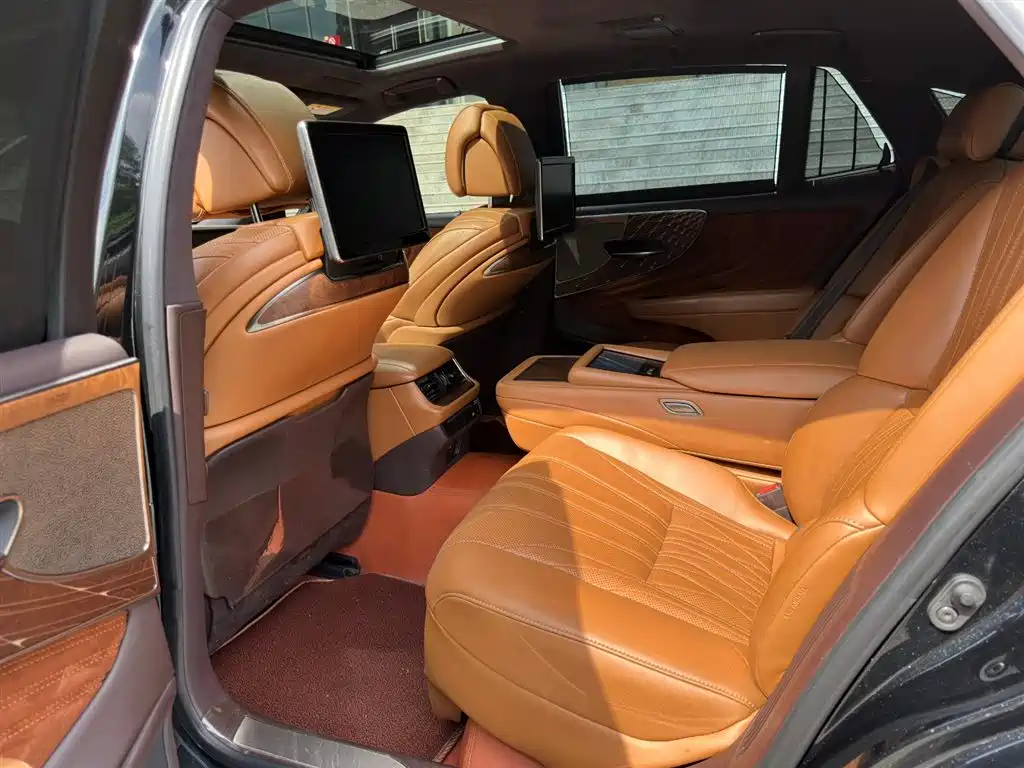 Lexus LS 2018 500h Executive Edition China V фото 13