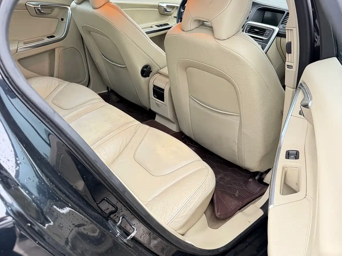 Фото 11 - Volvo S60 (Import)