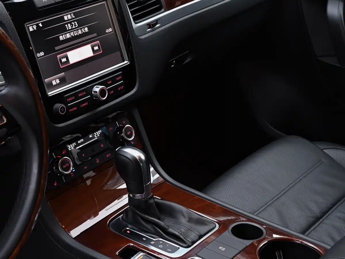 Volkswagen Touareg 2011 3.0TDI Diesel Standard фото 18