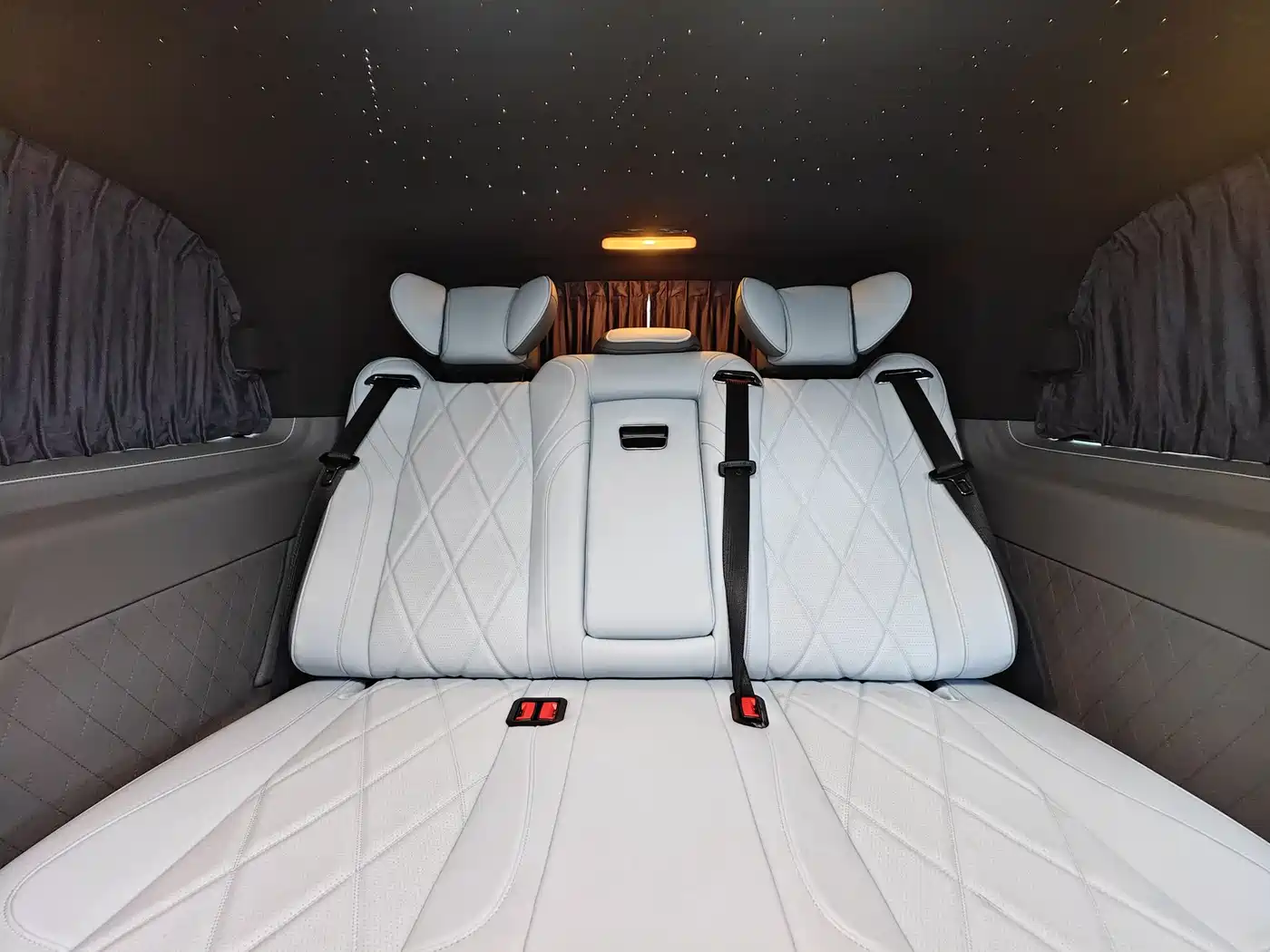 Mercedes-Benz Vito 2023 2.0T Business 7-Seater фото 24