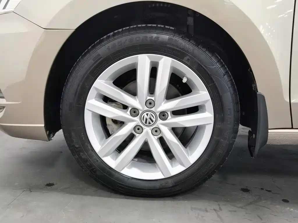 Photo 17 - Volkswagen Jetta