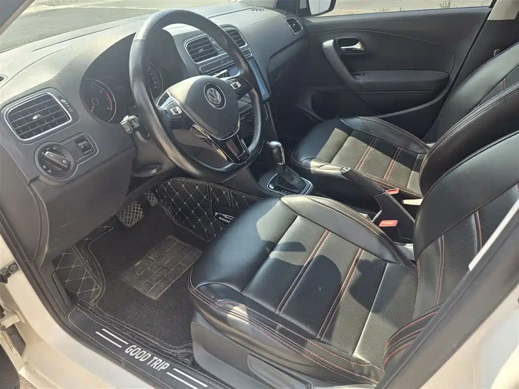Volkswagen Polo 2016 1.6L Automatic Comfort фото 12