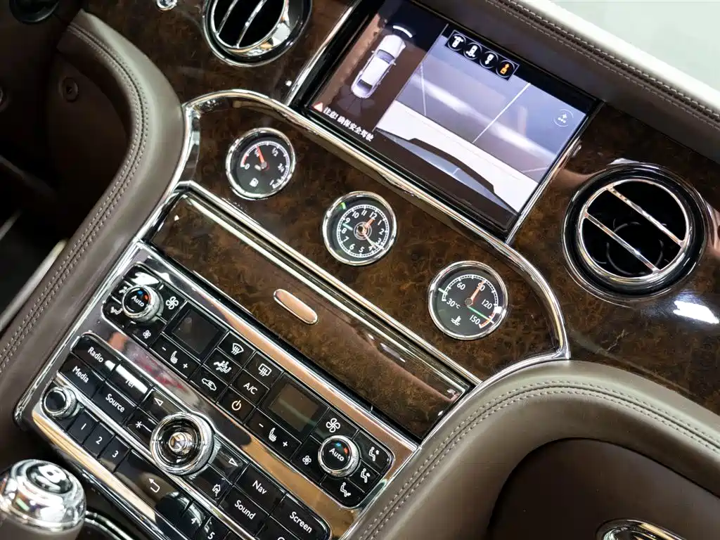 Bentley Mulsanne 2017 6.8T Long Wheelbase фото 21