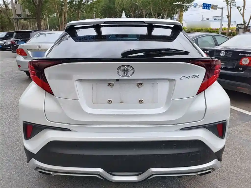 Toyota C-HR 2021 2.0L Luxury Edition фото 6