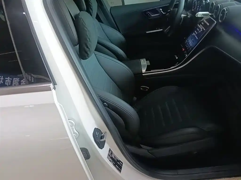Фото 25 - Mercedes-Benz C-Class