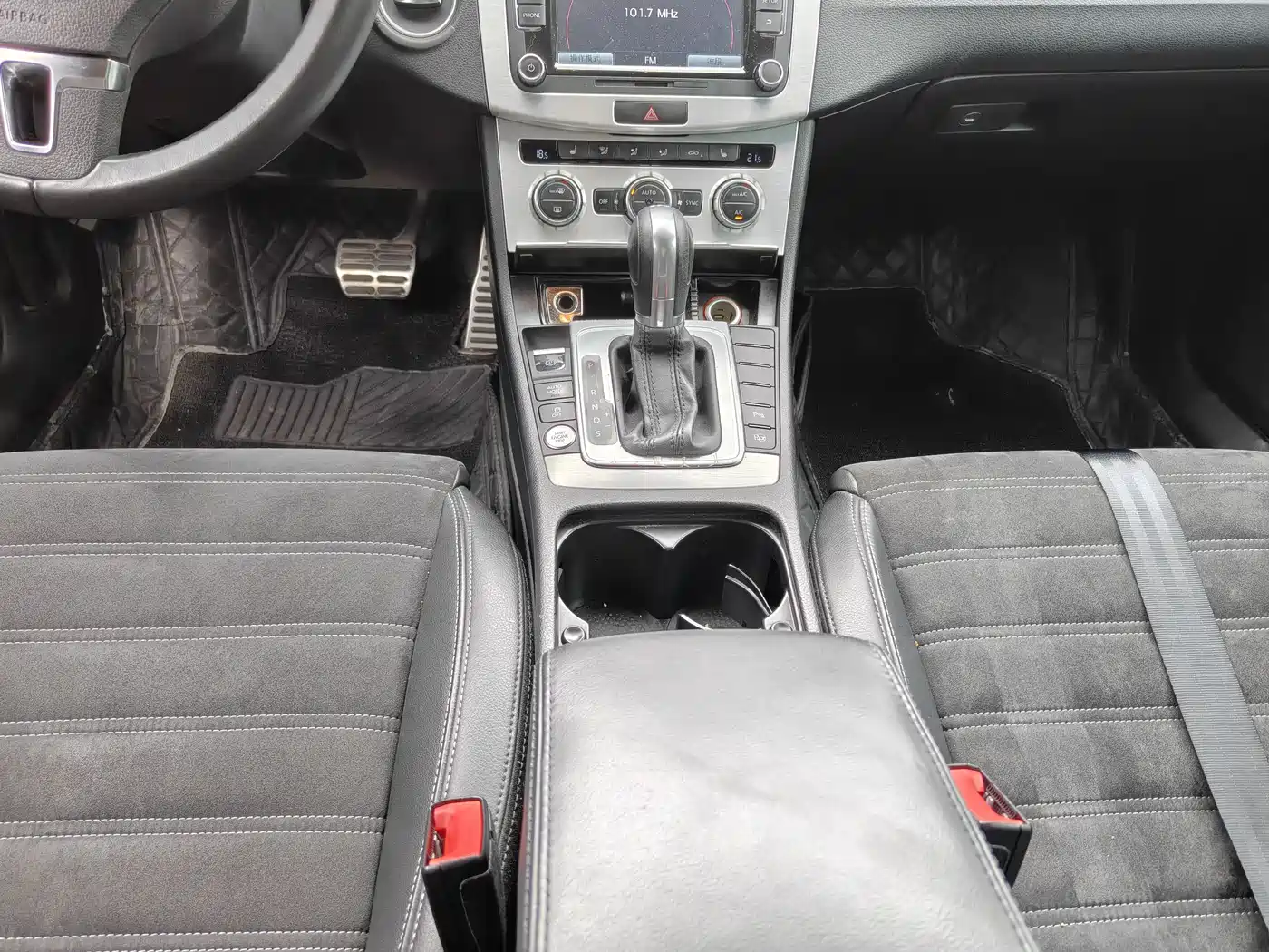 Volkswagen FAW-Volkswagen CC 2016 Model 1.8TSI Luxury фото 8