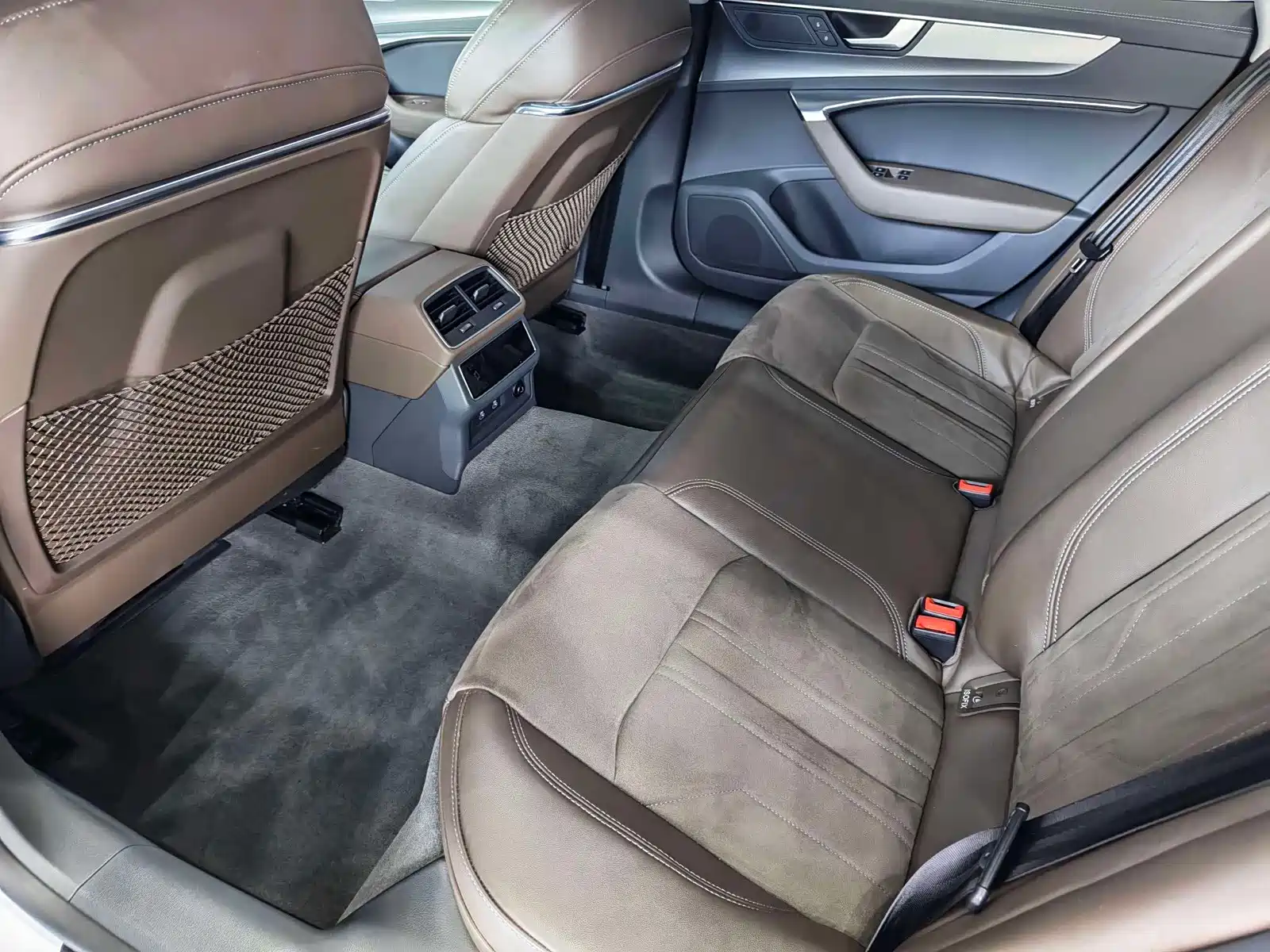 Фото 14 - Audi A7L