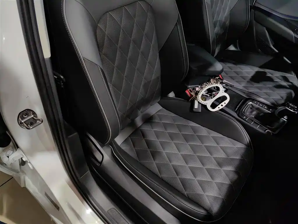 Volkswagen Sagitar 2023 Model Year 200TSI DSG Surpass Edition фото 20