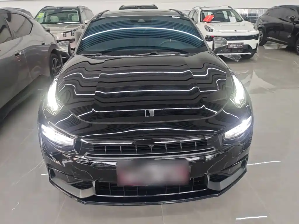 Фото 3 - Lynk & Co 02 Hatchback