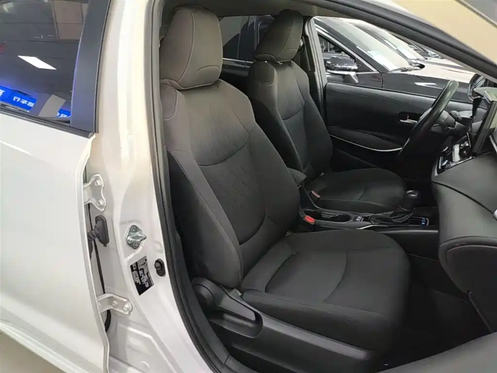 Toyota Corolla 2022 Hybrid 1.8L E-CVT Pioneer Edition фото 25