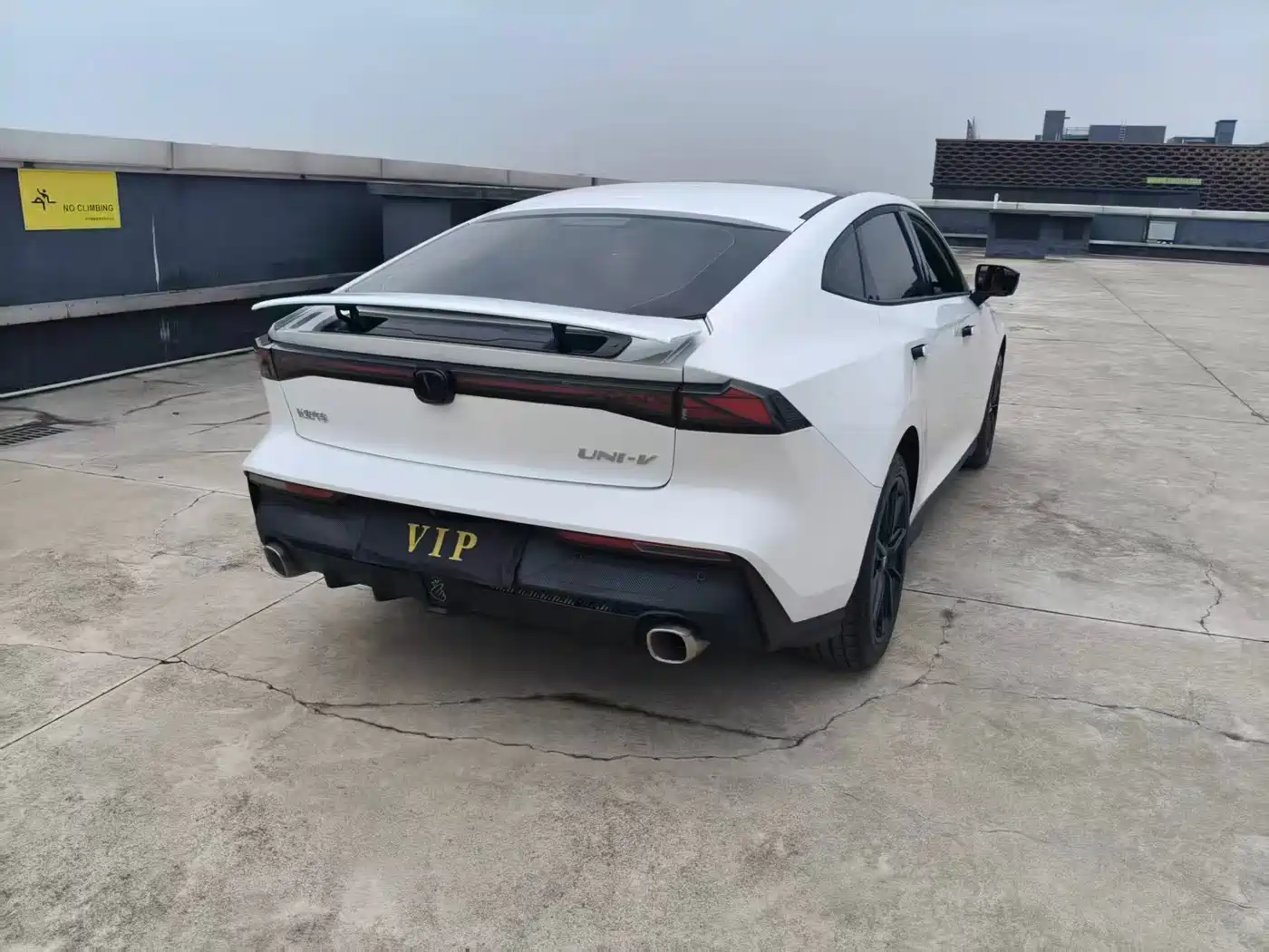 CHANGAN UNI-V