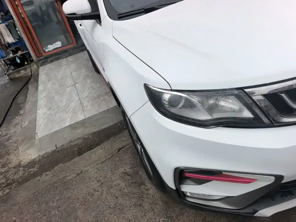 Фото 4 - Geely Atlas