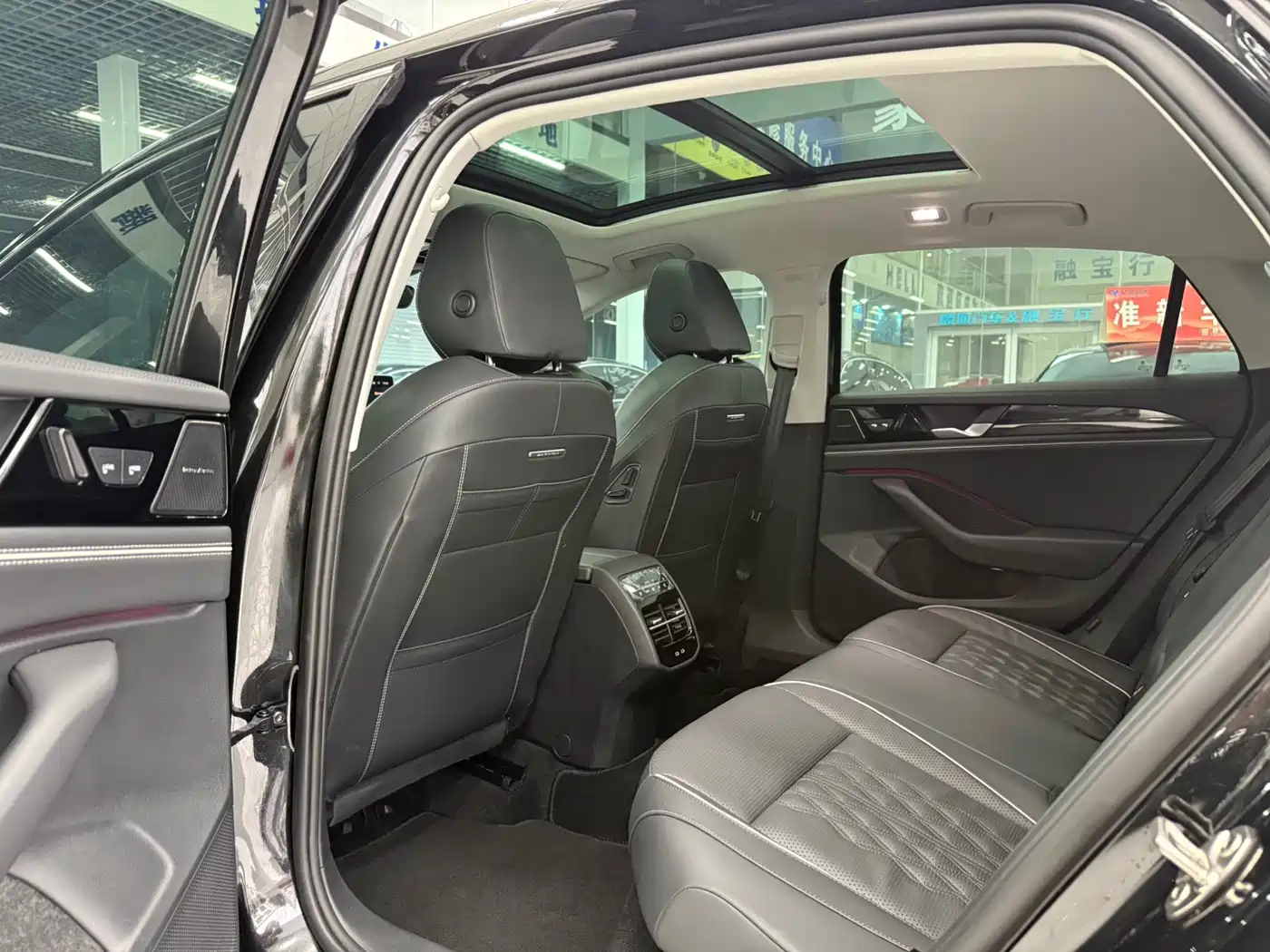 Volkswagen Magotan 2024 380TSI DSG Ultimate Edition фото 8