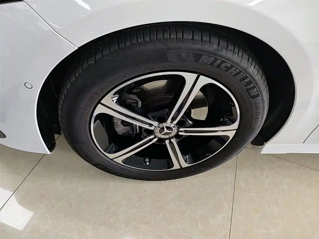 Mercedes-Benz A-Class 2024 Facelift A 200 L Fashion фото 23