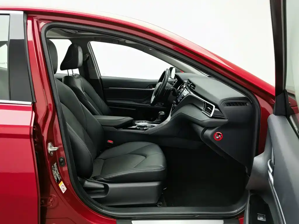 Фото 23 - Toyota Camry