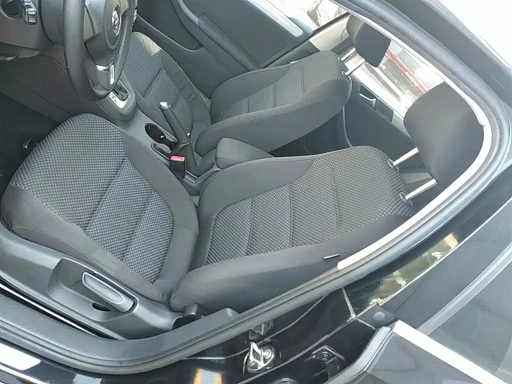 Volkswagen Sagitar 2014 Facelift 1.6L Automatic Leading Version фото 15