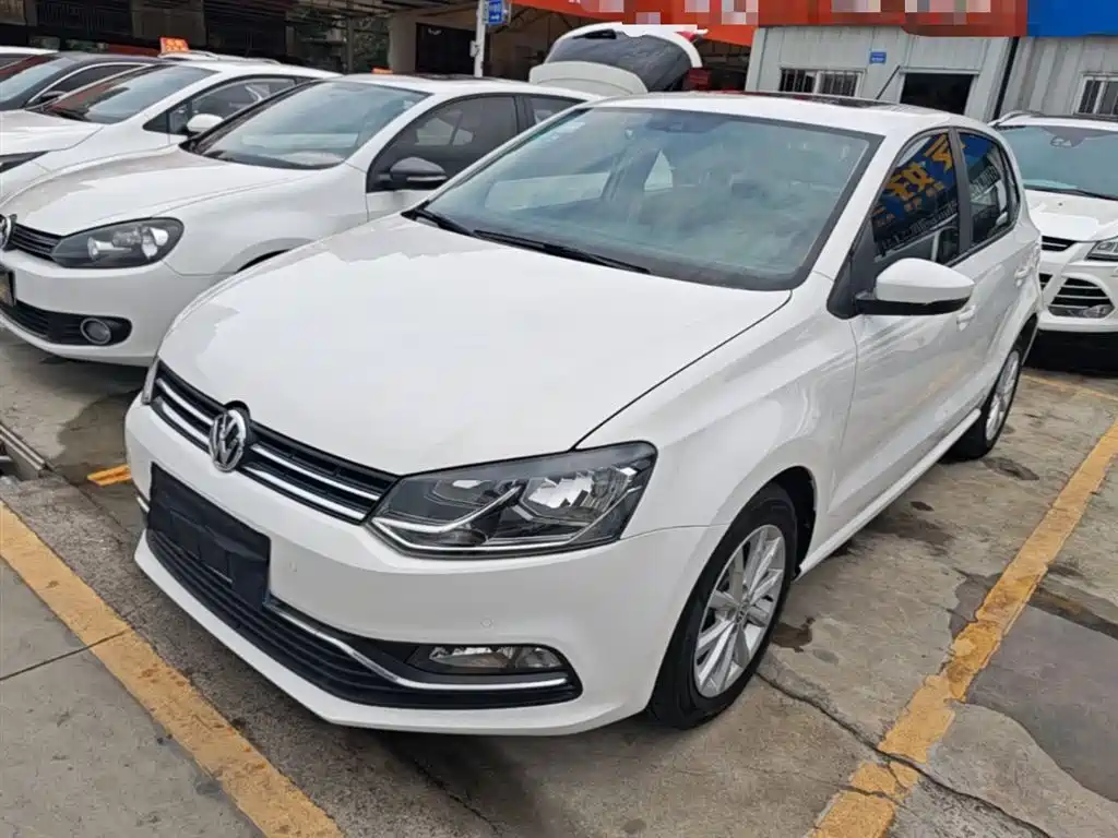 Volkswagen Polo 2014 1.6L Automatic Luxury Edition фото 2