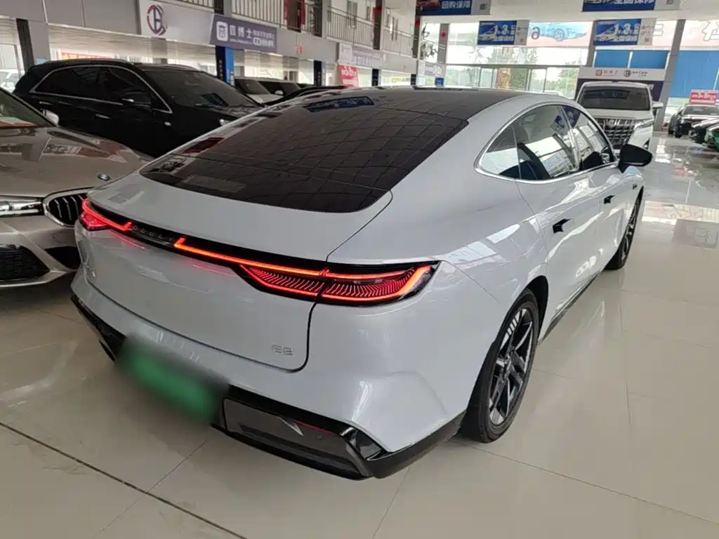Geely Galaxy Galaxy E8 2025 2024 Model 550km RWD Soaring Dragon Edition