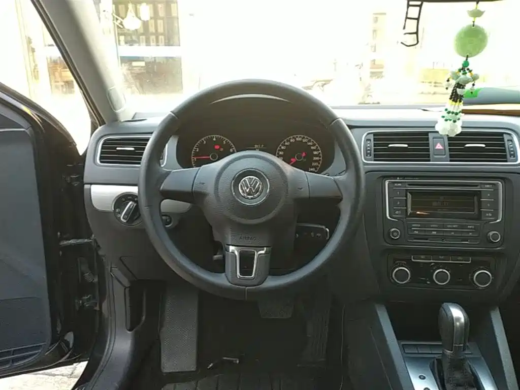 Volkswagen Sagitar 2014 Facelift 1.6L Automatic Leading Version фото 11