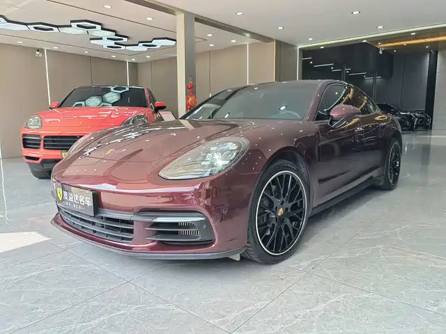 PORSCHE PANAMERA
