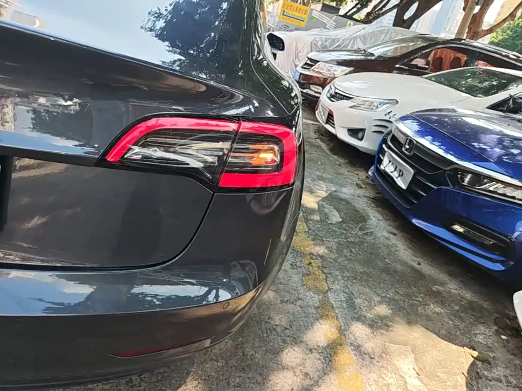 Фото 8 - Tesla Model 3