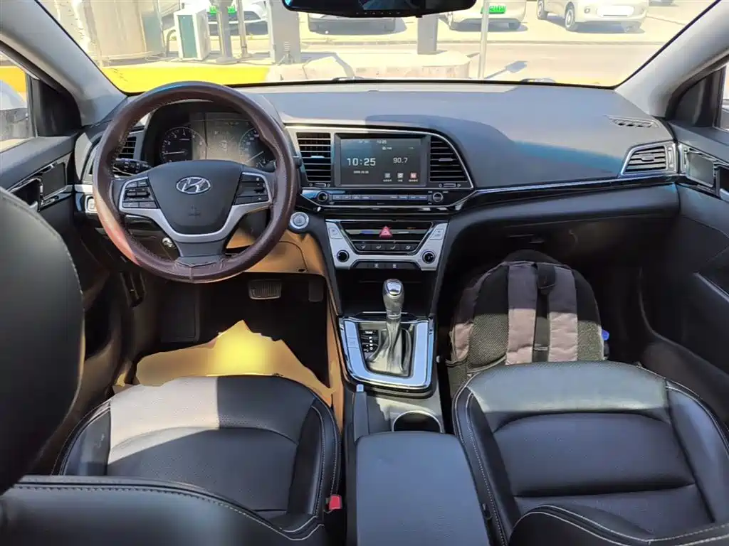 Hyundai Elantra 2016 Model 1.6L Automatic Smart Elite фото 10