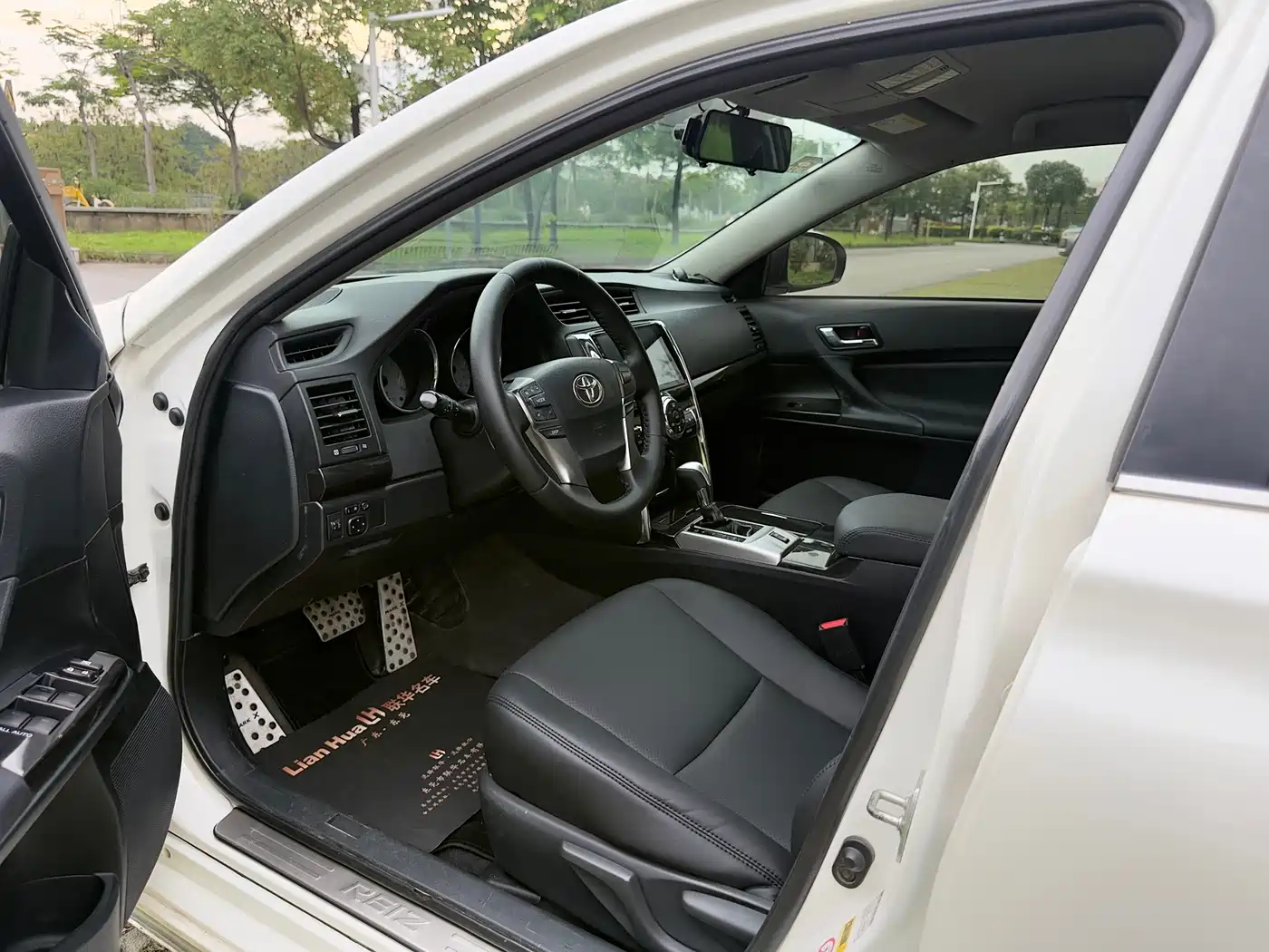 Toyota Reiz 2010 2.5S Elegance Elite Edition фото 11