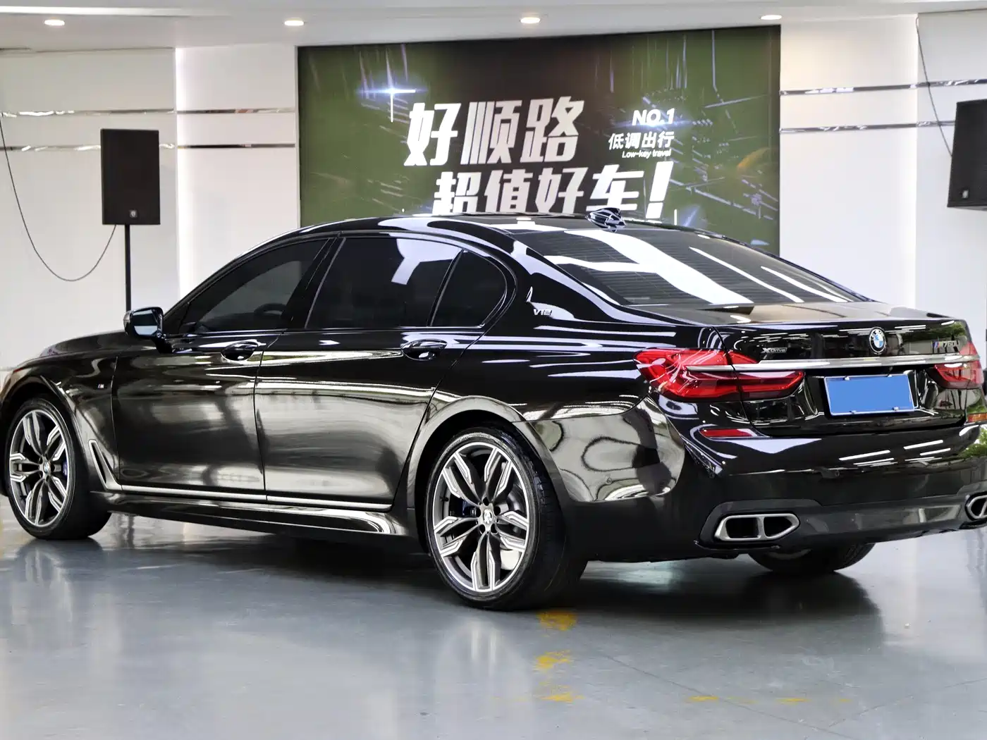 BMW 7 Series 2018 M760Li xDrive фото 4