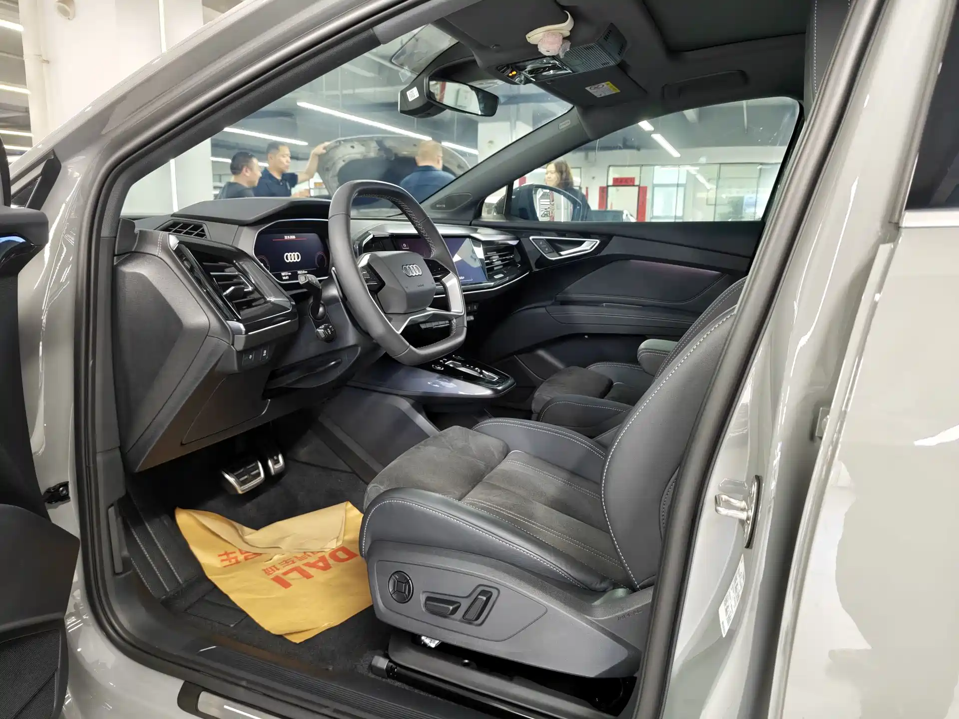 Photo 9 - Audi Q4 e-tron