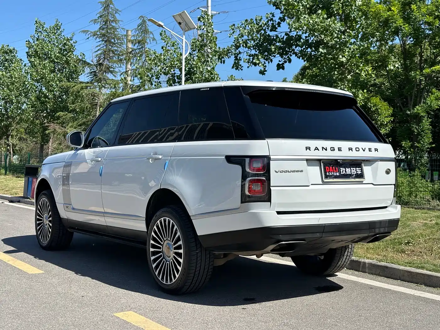 Land Rover Range Rover 2015 3.0 SC V6 Vogue SE Genesis Extended Edition фото 5