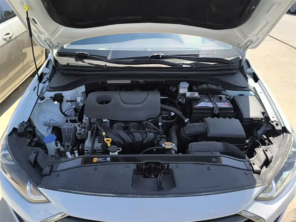 Hyundai Elantra 2016 Model 1.6L Automatic Smart Elite фото 20