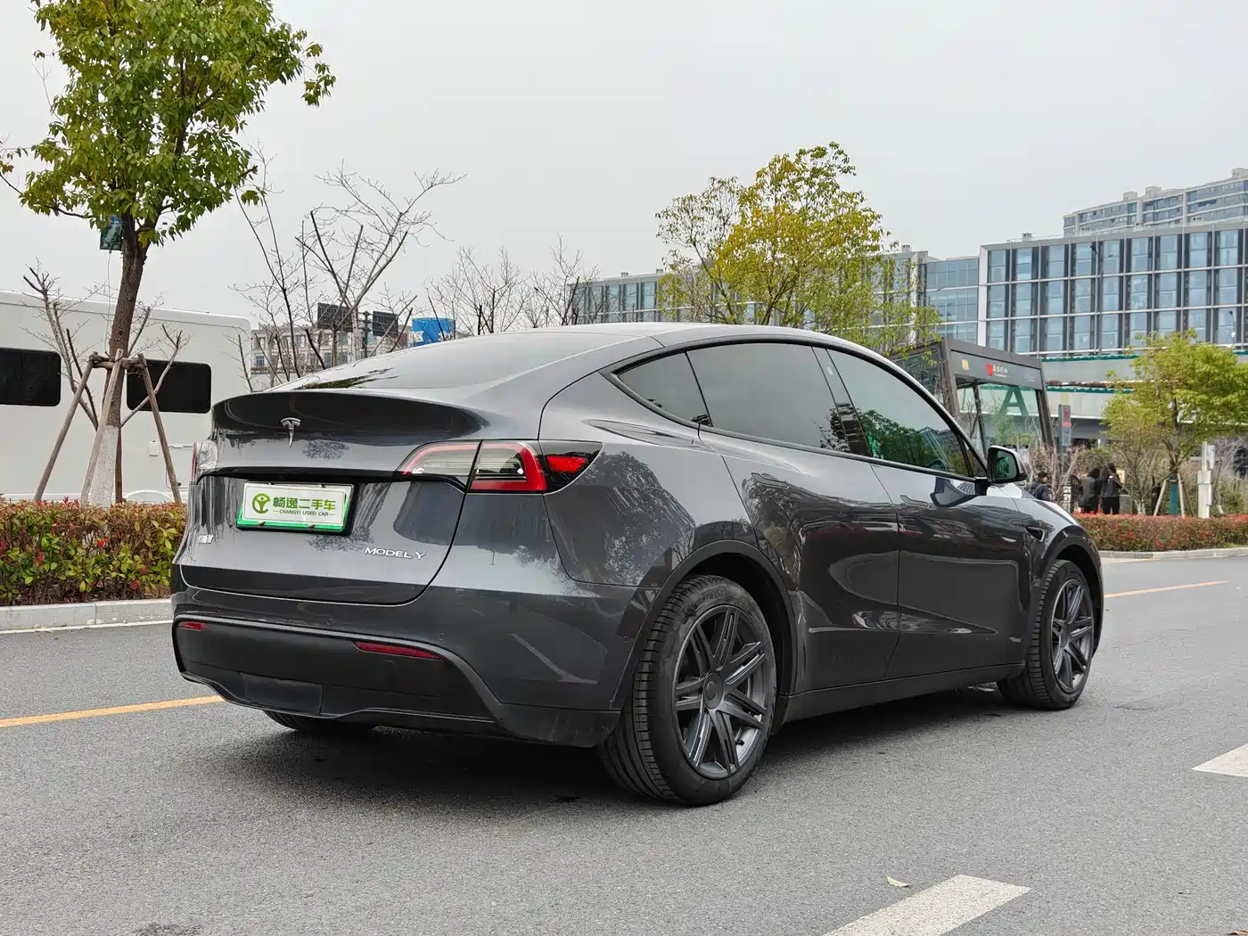 TESLA MODEL Y
