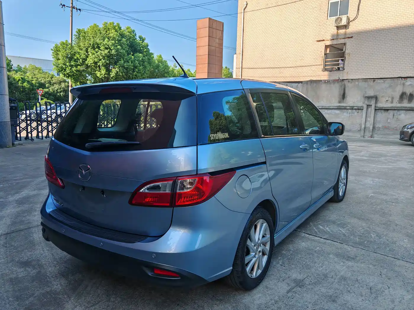 Mazda Mazda5 2011 2011 2.0L Automatic Luxury