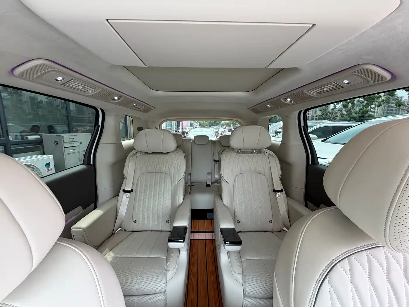 Voyah Auto Voyah Dreamer 2025 PHEV AWD Flagship Qian Kun Edition фото 9